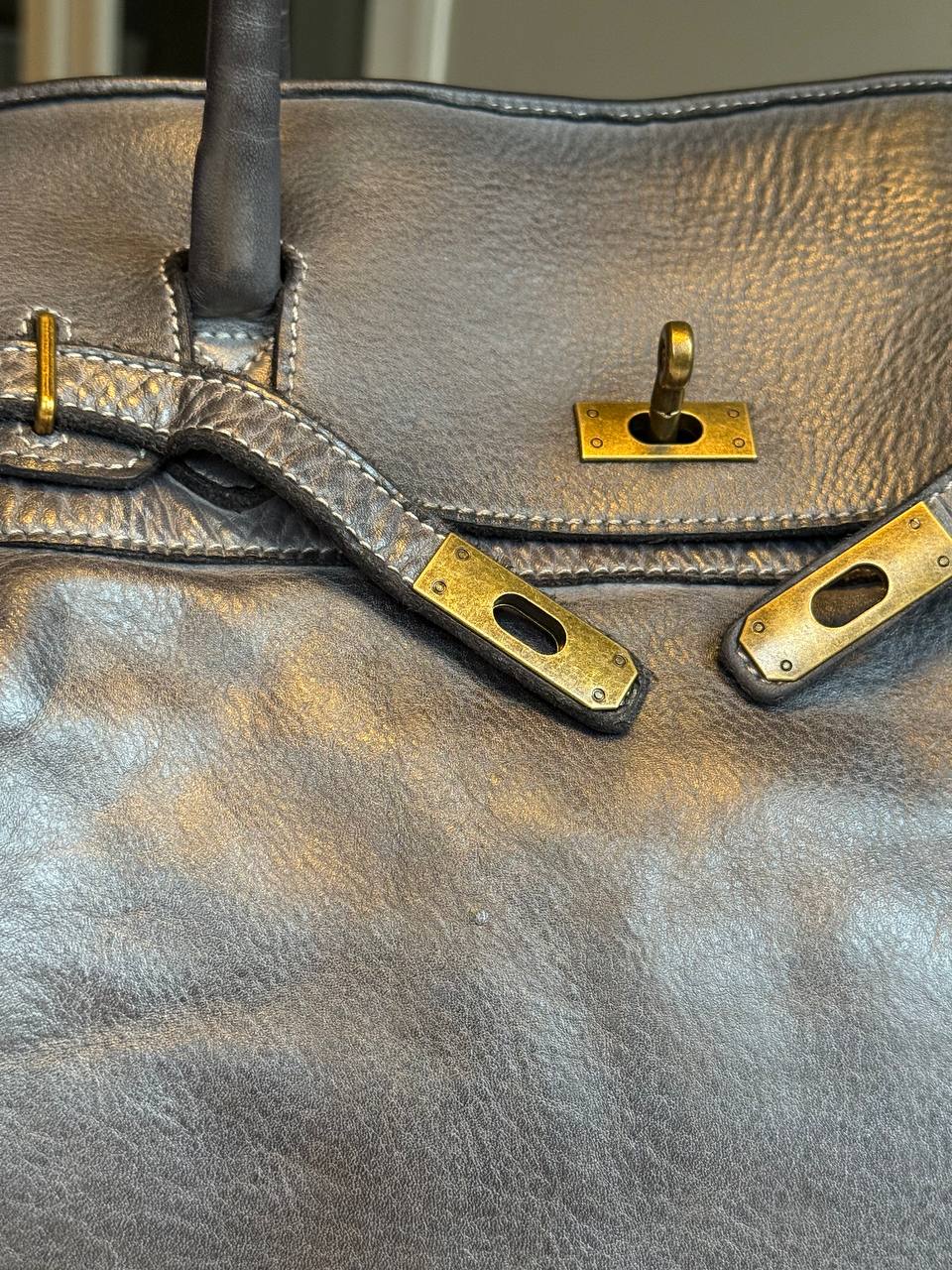 Anthracite washed leather bag with handmade finished color