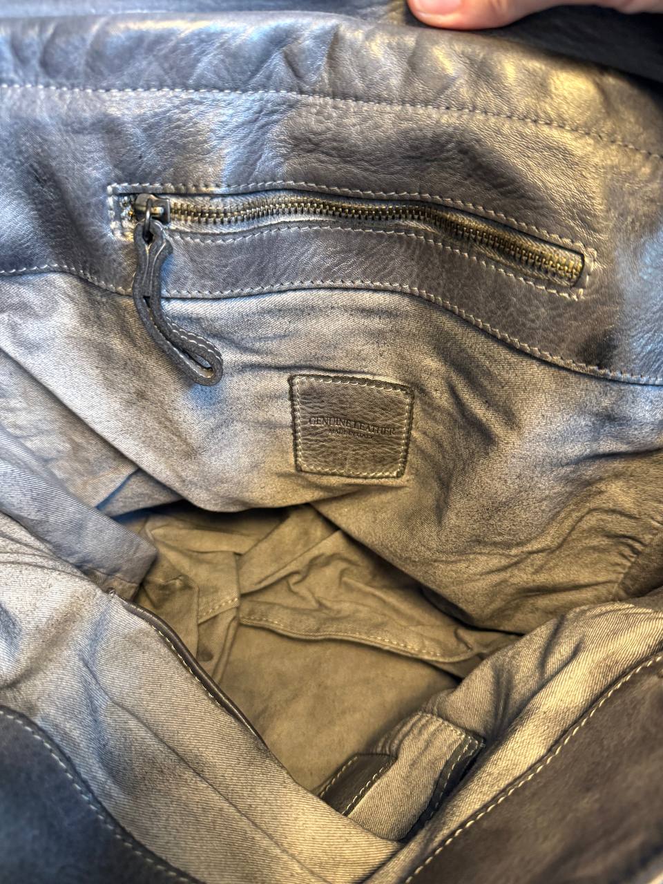 Anthracite washed leather bag with handmade finished color