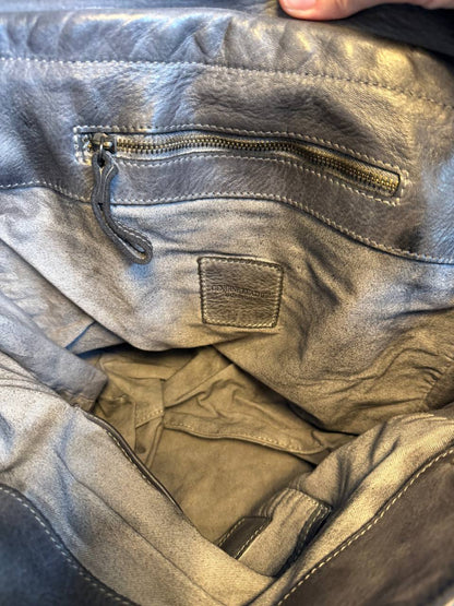 Anthracite washed leather bag with handmade finished color